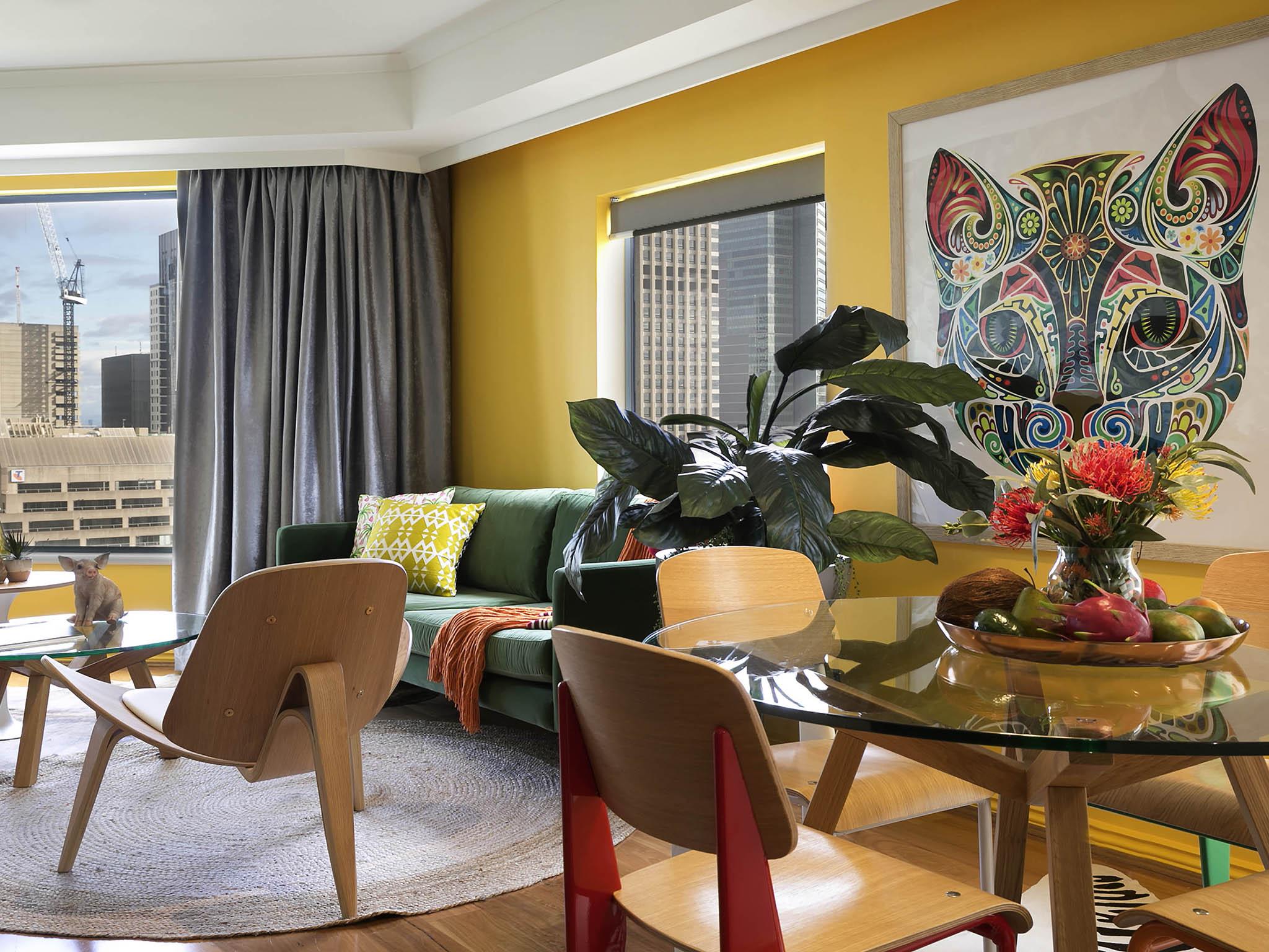 Hotel Pullman Sydney Hyde Park Esterno foto A living room