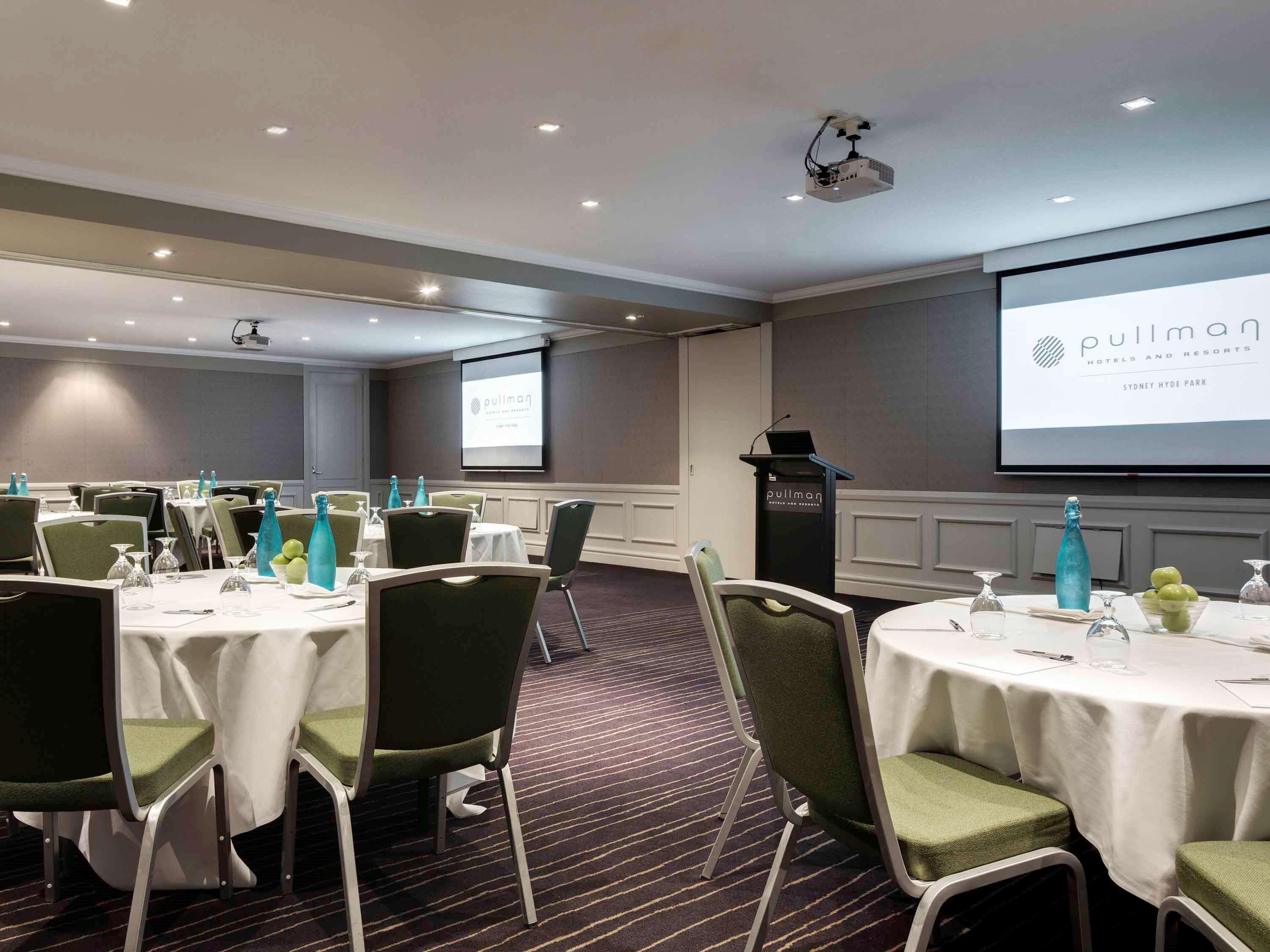 Hotel Pullman Sydney Hyde Park Esterno foto The meeting room