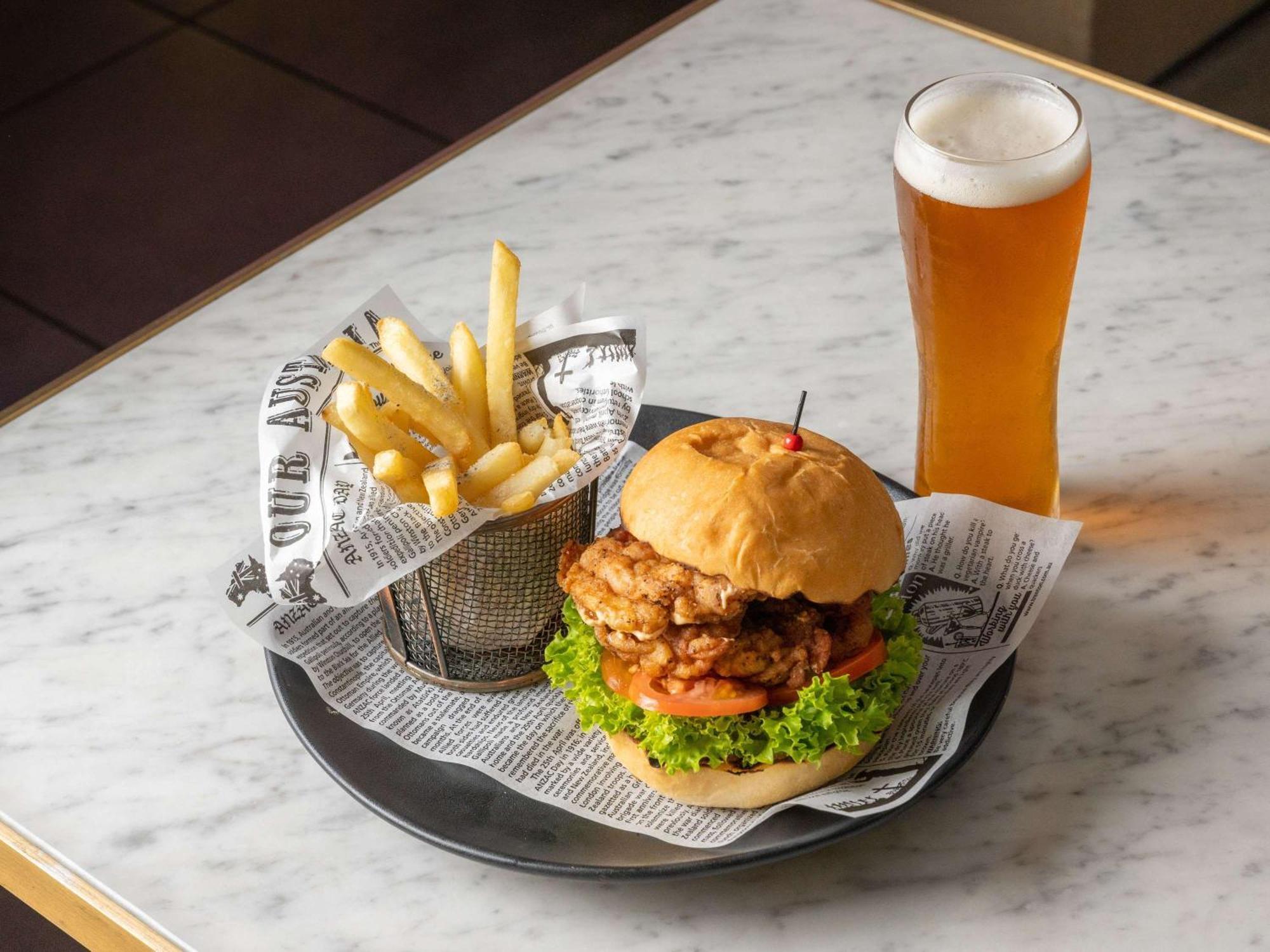Hotel Pullman Sydney Hyde Park Esterno foto A burger with fries and a beer