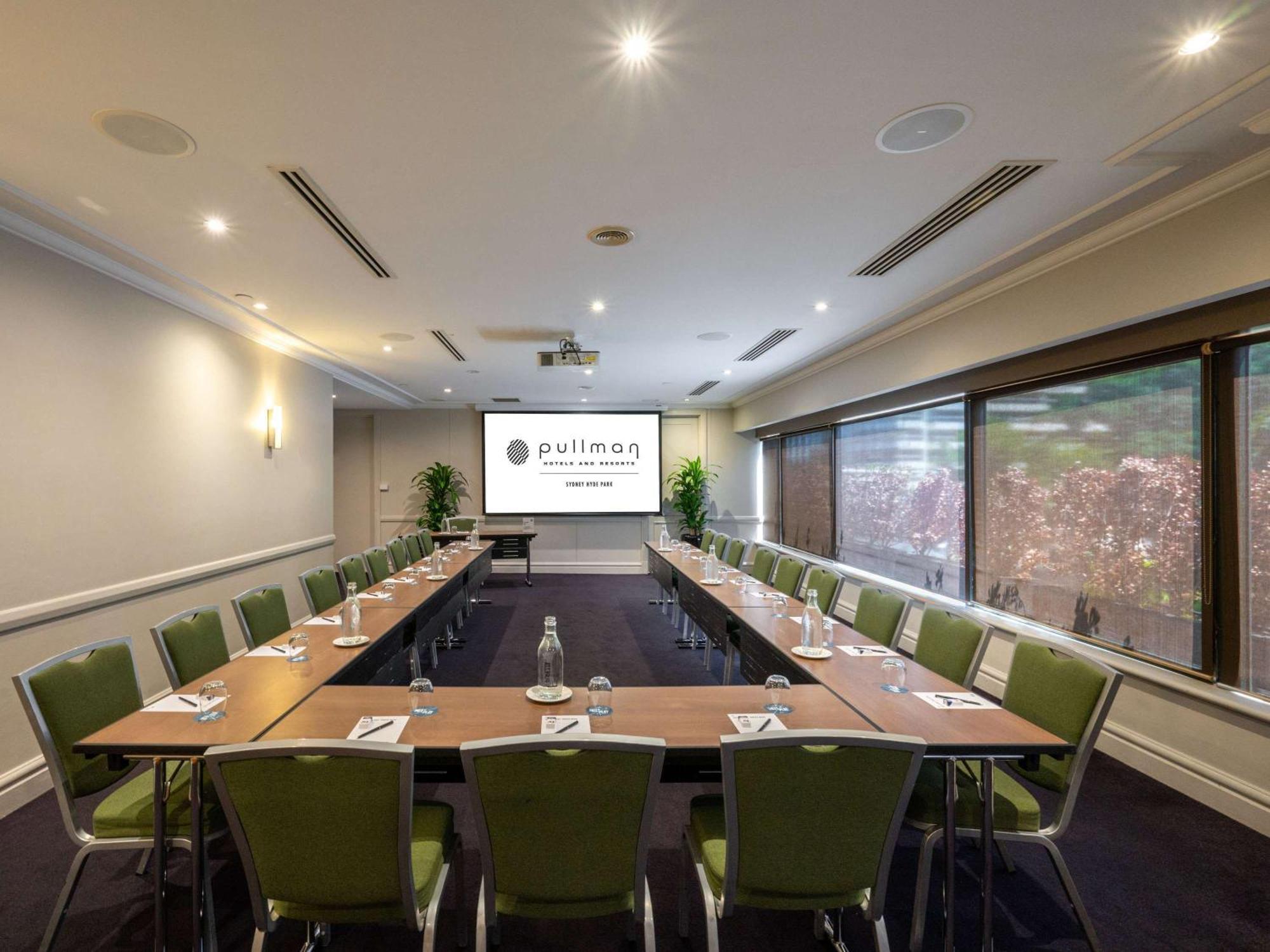 Hotel Pullman Sydney Hyde Park Esterno foto The Boardroom