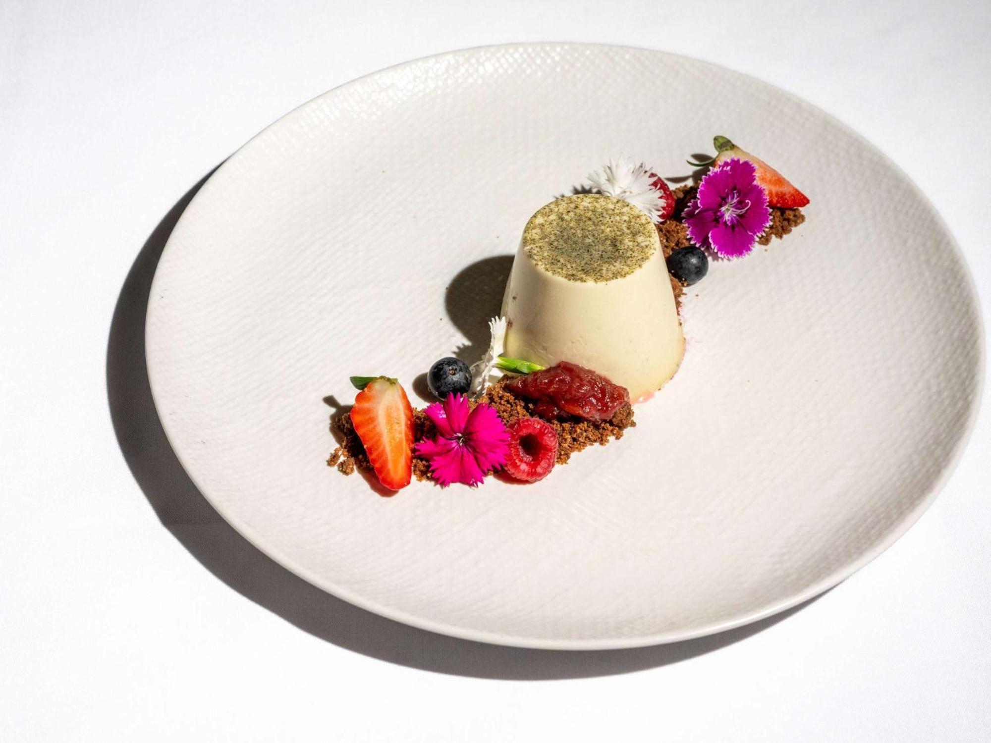 Hotel Pullman Sydney Hyde Park Esterno foto A dessert