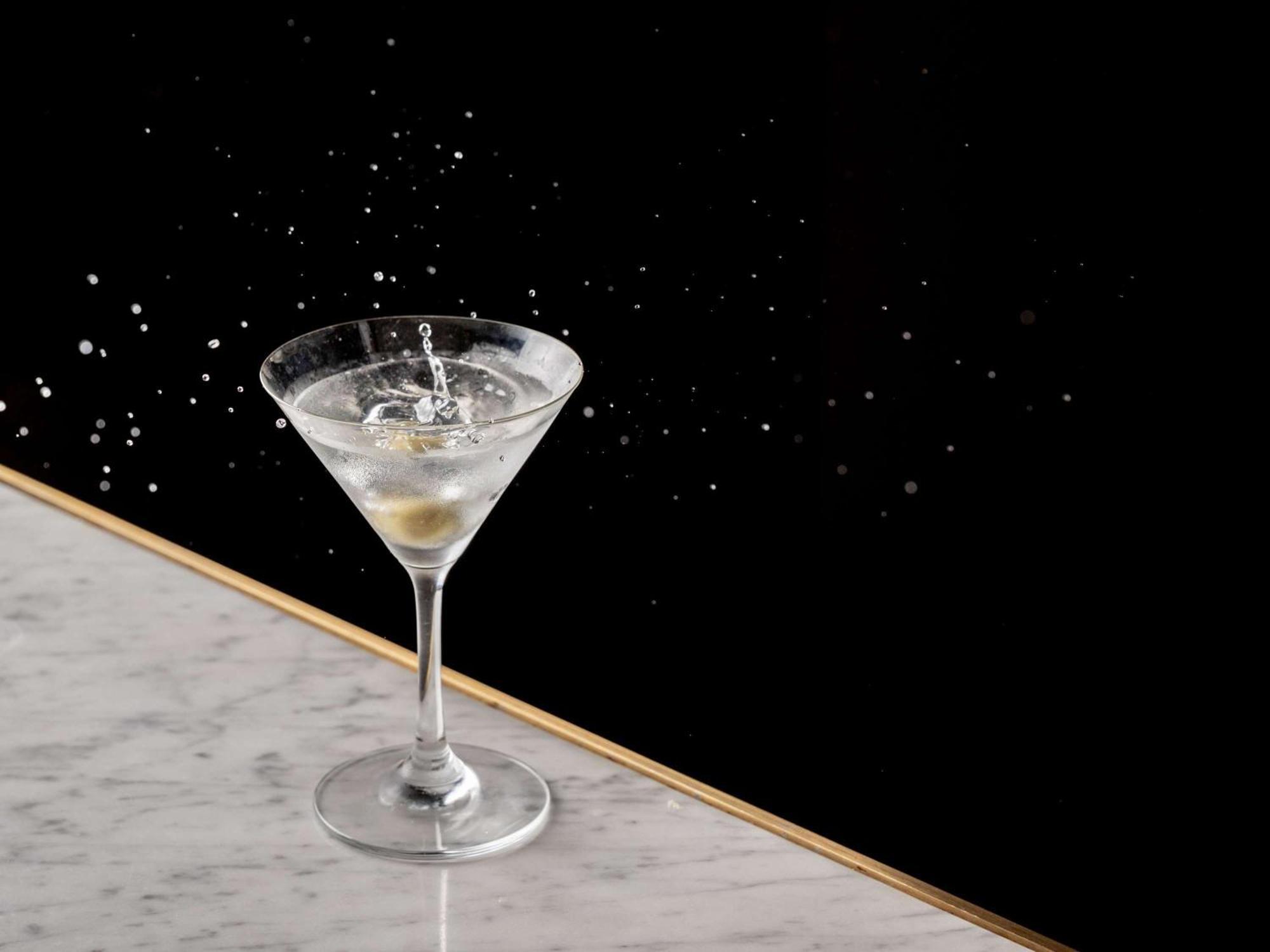 Hotel Pullman Sydney Hyde Park Esterno foto A dry martini