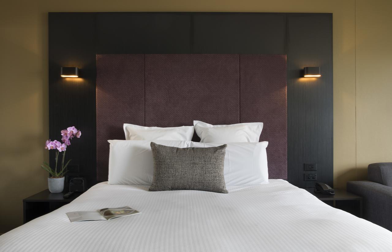 Hotel Pullman Sydney Hyde Park Esterno foto A bedroom at the hotel